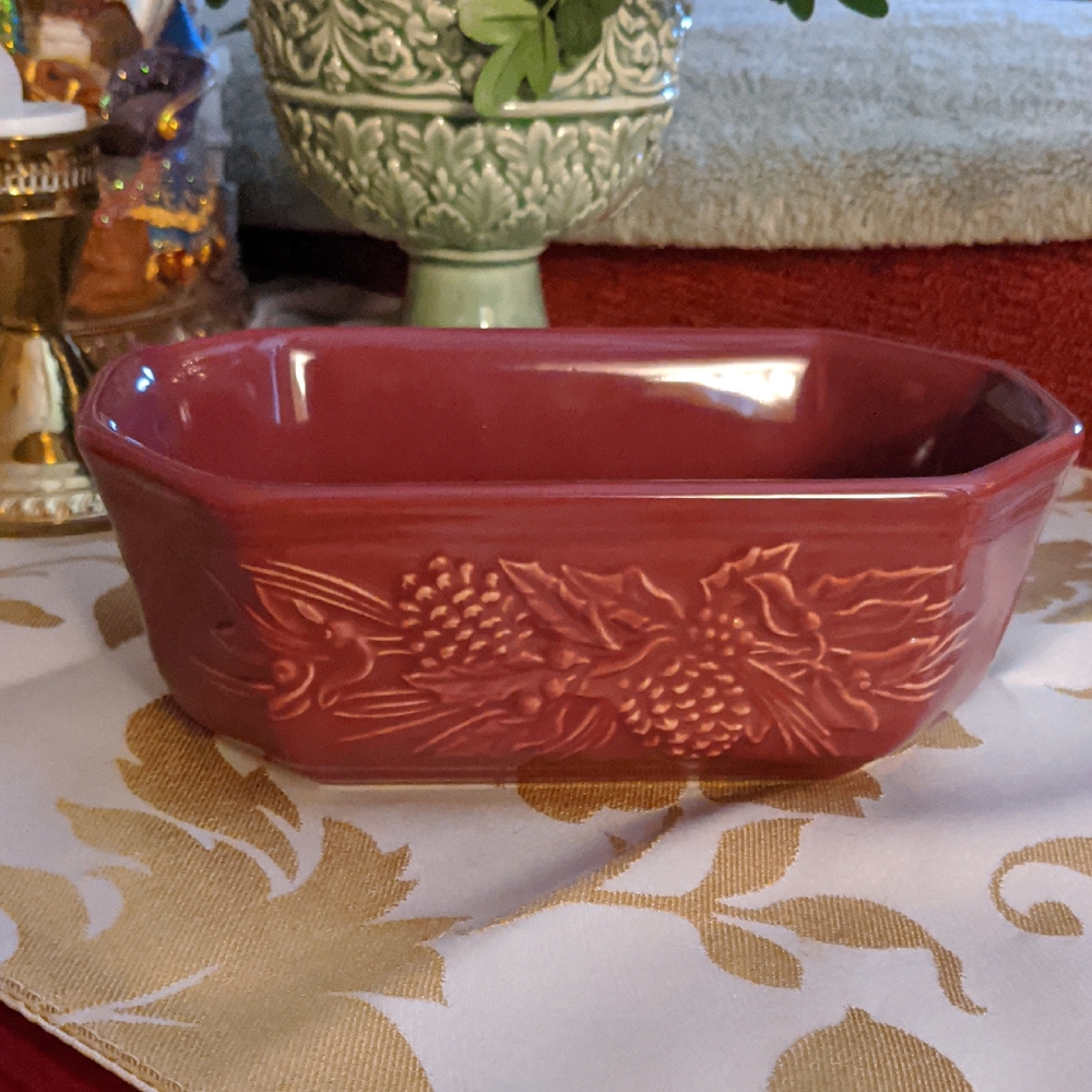 Longaberger Pottery Ceramic Dish Natures Garland Pine Cones Poinsettias Embossed